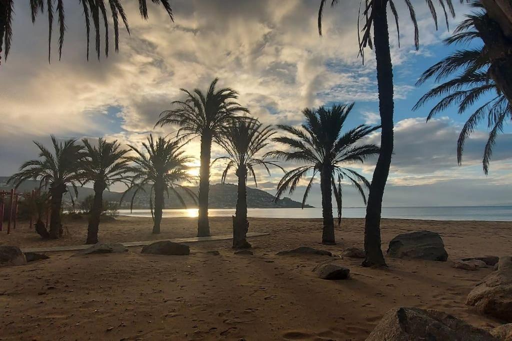 Sunsetmare Vacational Apartment Росас Экстерьер фото