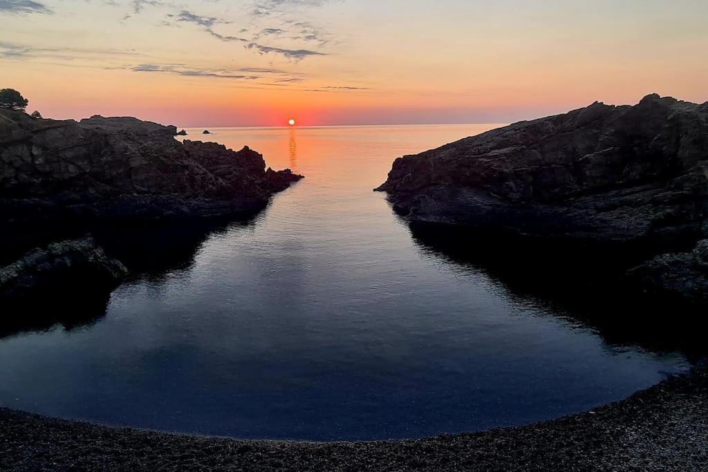 Sunsetmare Vacational Apartment Росас Экстерьер фото